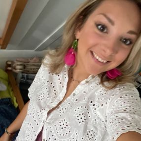 Claire, Oppas in 's-Gravenzande