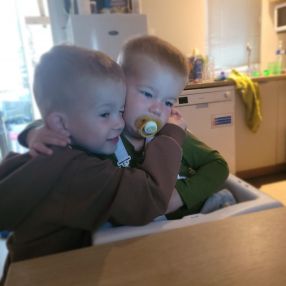 MJM, Gezin in Emst