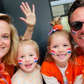 Merel, Gezin in Bussum