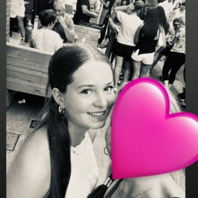 Roos, Babysitter in Hengelo