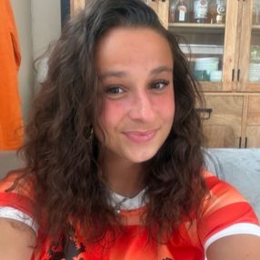 Emma, Oppas in Velserbroek