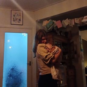 Mirthe, Babysitter in Stiens