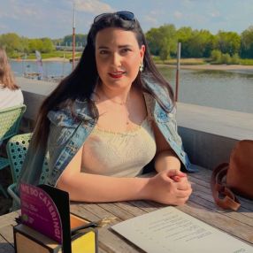 Zahra, Babysitter in Hilversum
