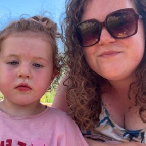 Kelly, Gezin in Kapelle