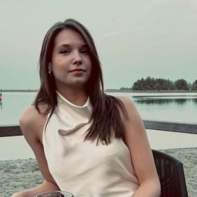 Thirza, Babysitter in Kampen