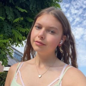 Tess, Oppas in Velserbroek