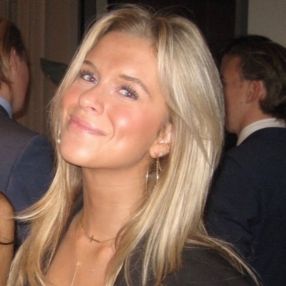 Bobbi, Babysitter in Voorburg
