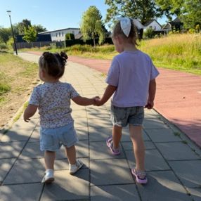 Demi, Gezin in Gennep