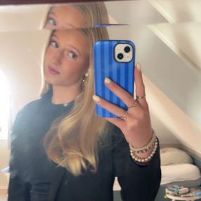 Esmee, Babysitter in Limmen