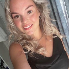 Monica, Oppas in Roermond