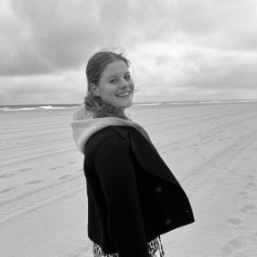Eline, Oppas in Esch