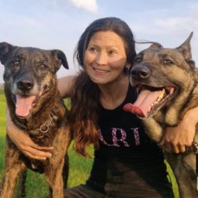 Faye, Oppas in Roosendaal