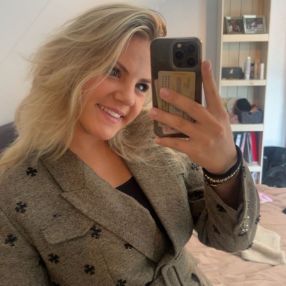 Maudy, Babysitter in Weerselo