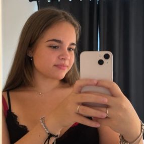 Eva, Babysitter in Zevenaar