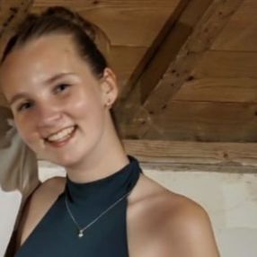 Anouke, Babysitter in Schagen