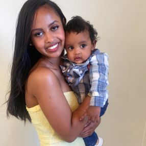 Melat, Babysitter in Stiens