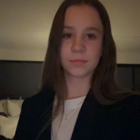 Elouize, Babysitter in Leusden