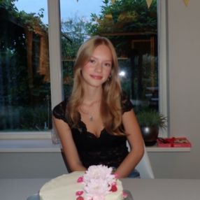 Juna, Oppas in Leusden