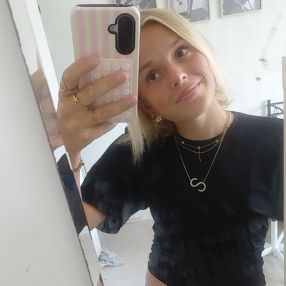 Saar, Babysitter in Zevenhuizen