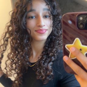 Amira, Babysitter in Uden