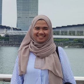 Lathifah, Oppas in Duivendrecht
