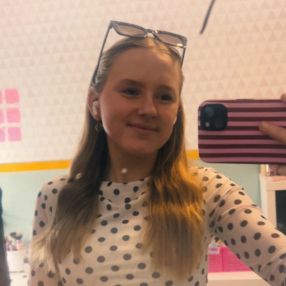 Julia, Babysitter in Emmeloord