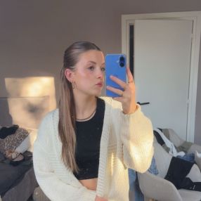 Niki, Babysitter in Horst