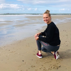 Joëlle, Oppas in Wijdewormer