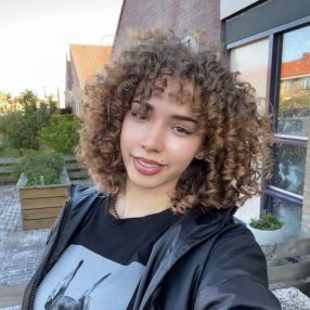 Bailee, Babysitter in Drachten