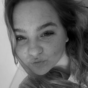 Lois, Oppas in Nieuw-Beijerland
