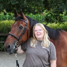 Lynn, Babysitter in Holten