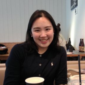 Mayu, Oppas in Den Haag