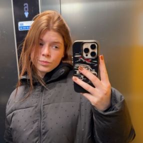 Eva, Babysitter in Nibbixwoud