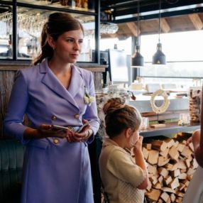 Corline, Oppas in Wijk en Aalburg