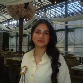 Yara, Oppas in Maasland