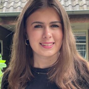 Mirthe, Babysitter in Hoevelaken