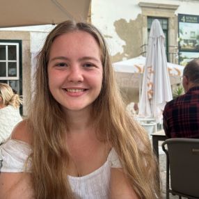 Nina, Babysitter in Kampen