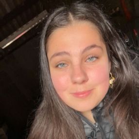 Yasmin, Oppas in Hulst