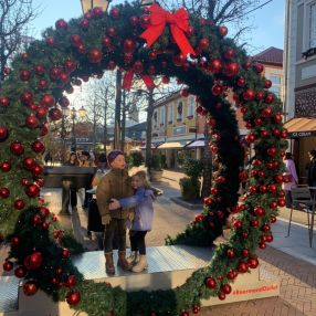 Esther, Family in Asten