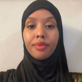 Ladan, Oppas in Mijdrecht