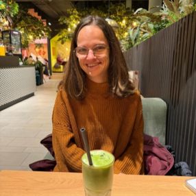 Sanne, Oppas in Edam