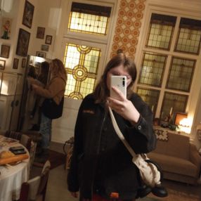Elisah, Oppas in Glimmen