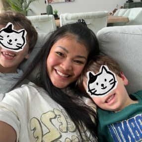 Suratanawee, Babysitter in Voorschoten