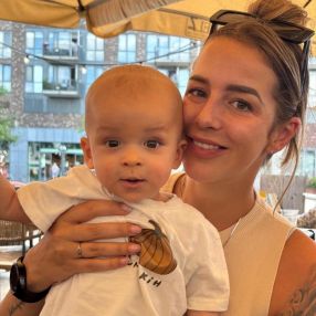 Amber, Gezin in Almelo