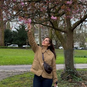 Farnaz, Oppas in Maastricht