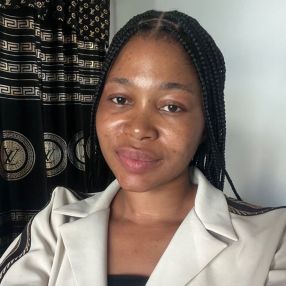 Virginia, Oppas in Sittard