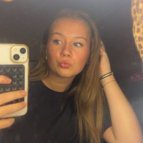 Zoë, Babysitter in Beek