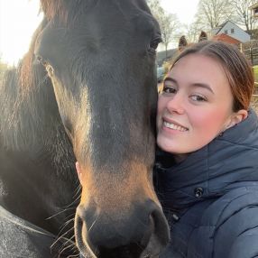 Sharon, Oppas in Midden-Groningen