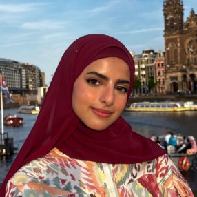 Yara, Babysitter in Elst