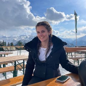 Manou, Oppas in Waalwijk